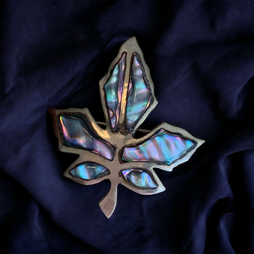 Vintage Alpaca Mexican silver abalone inlaid leaf shaped brooch